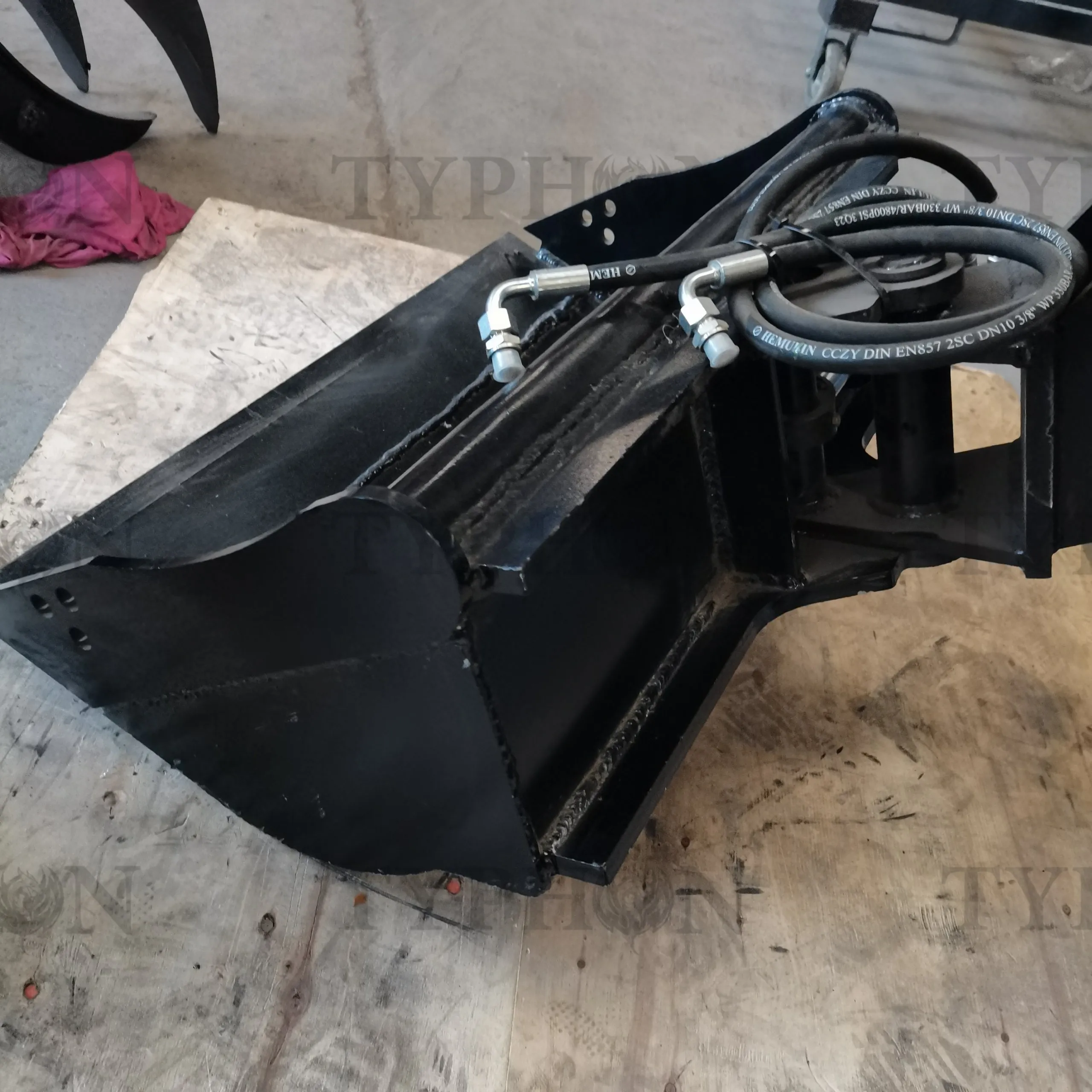 TERROR X2 PRO 800mm Tilt Bucket – image 2