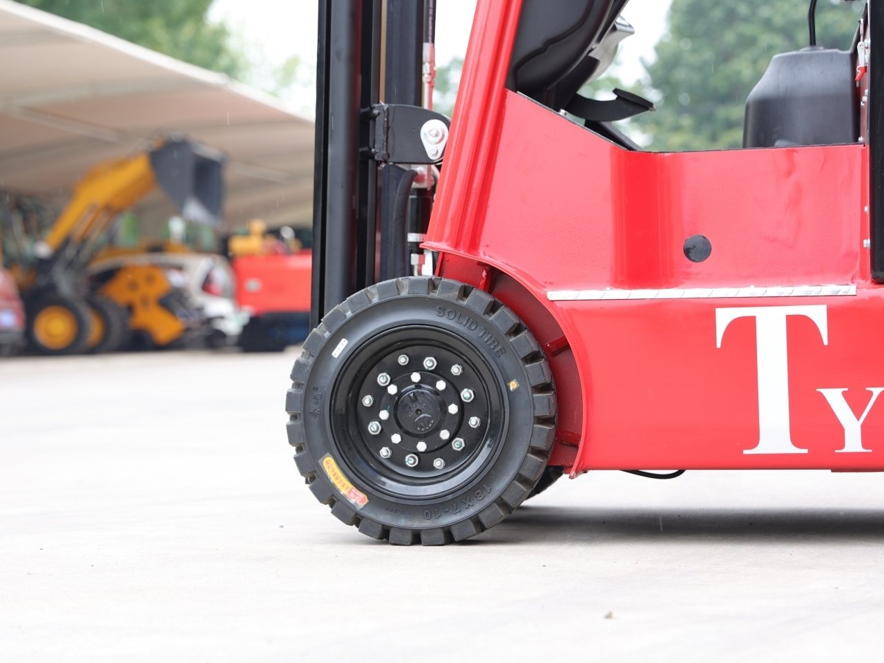 TYPHON VIGOR 2 Ton Electric Forklift – image 7
