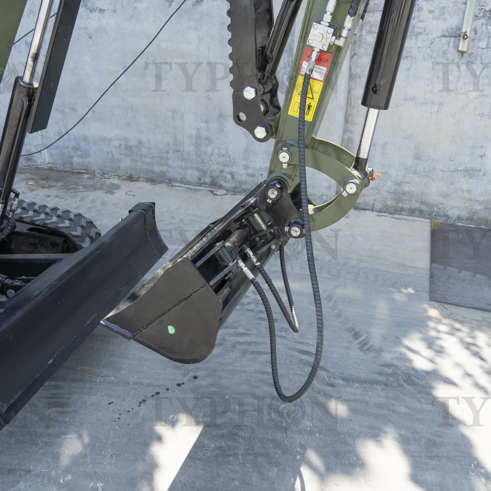 Mini Excavator 800mm Tilting Bucket – image 4