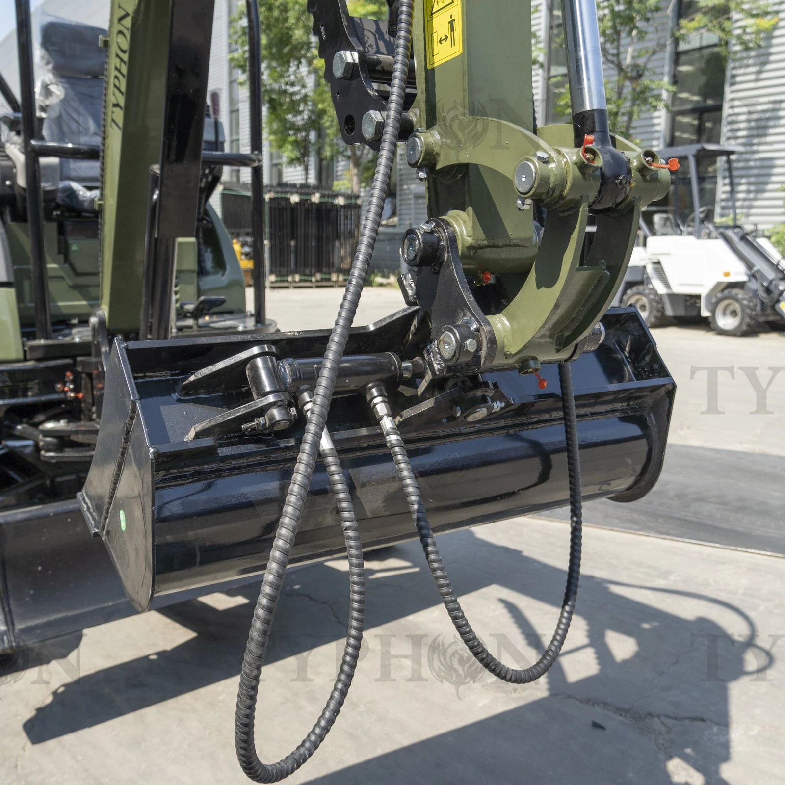 Mini Excavator 800mm Tilting Bucket – image 3