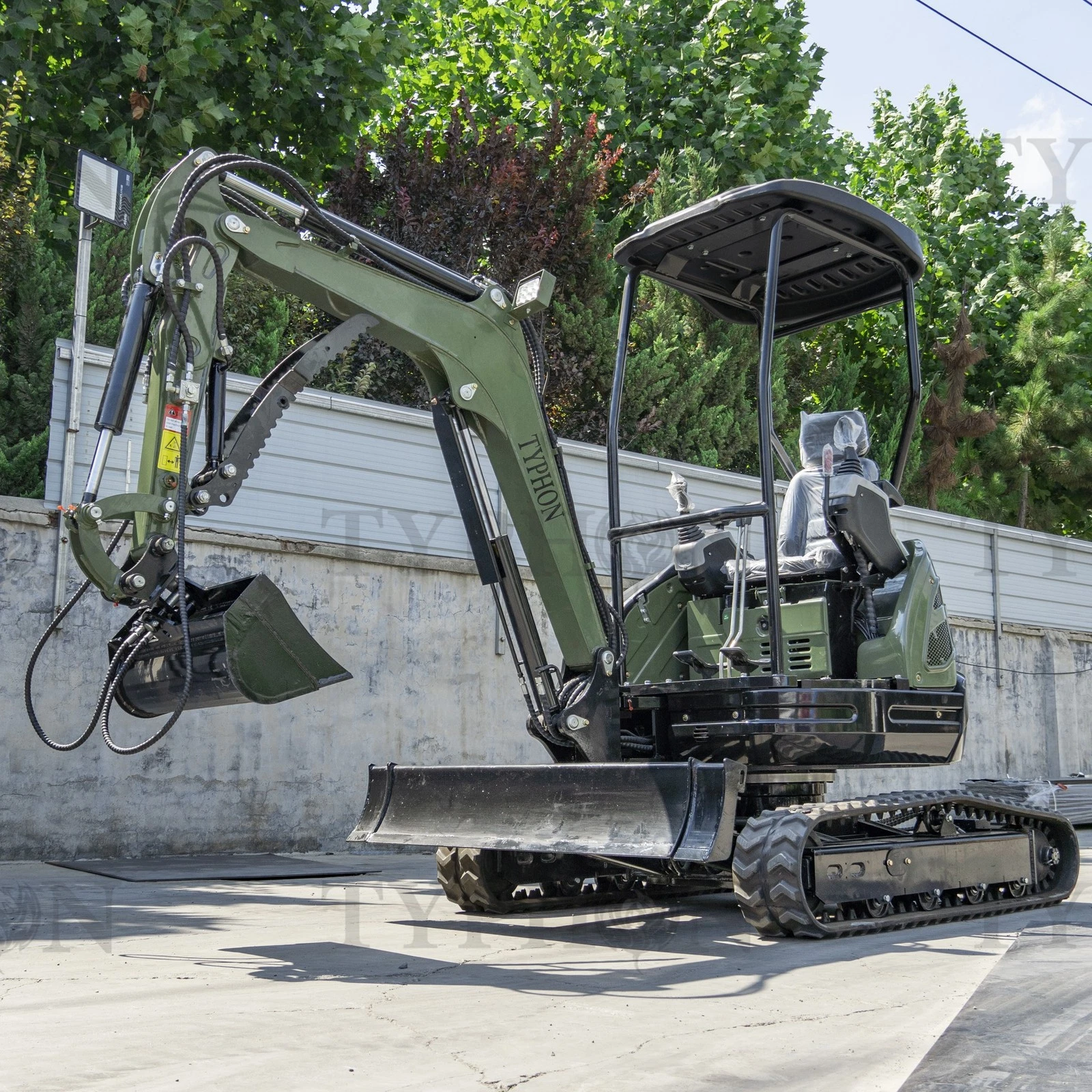 Mini Excavator 800mm Tilting Bucket – image 2