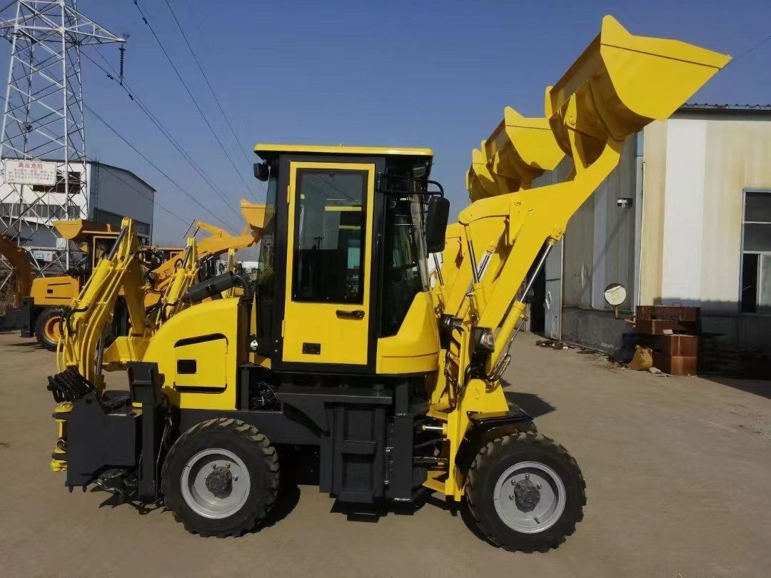 TYPHON TERROR 4WD Backhoe Loader – image 2