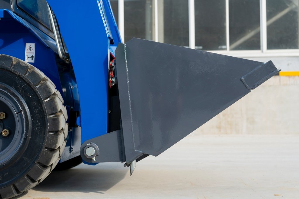 TYPHON STOMP Kubota Mini Skid Steer – image 16