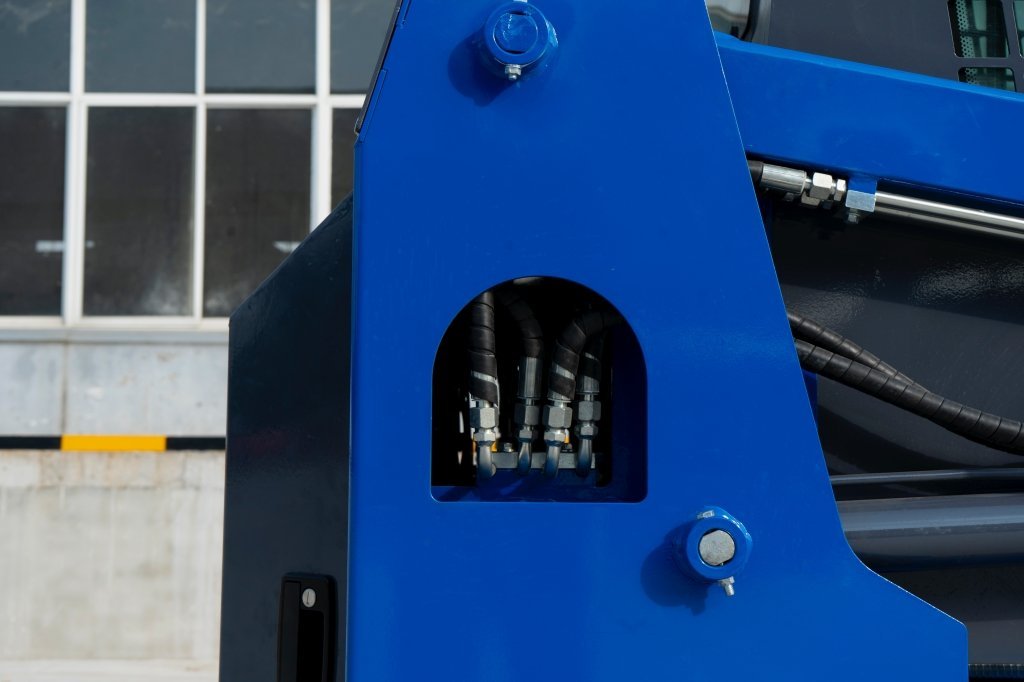 TYPHON STOMP Kubota Mini Skid Steer – image 14