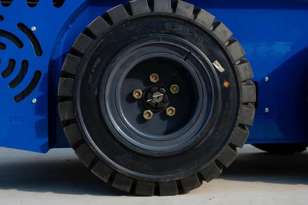 TYPHON STOMP Kubota Mini Skid Steer – image 19