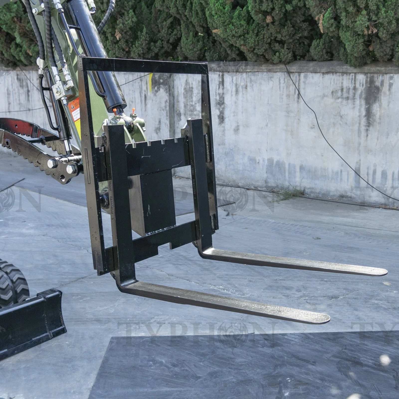 Mini Excavator Pallet Fork Attachment – image 6