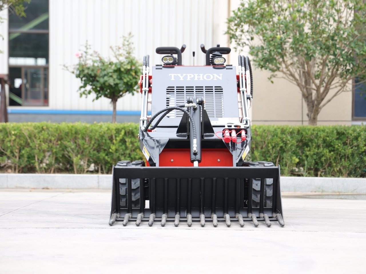 Skid Steer Rock Bucket Attachment – image 3