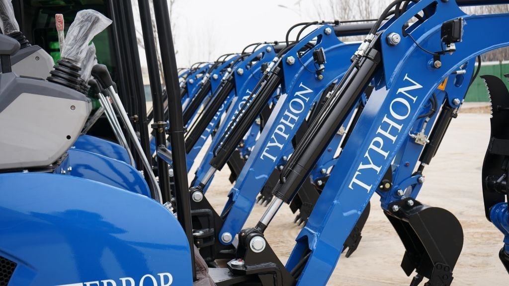 TYPHON TERROR XVII Cabin Excavator – image 6