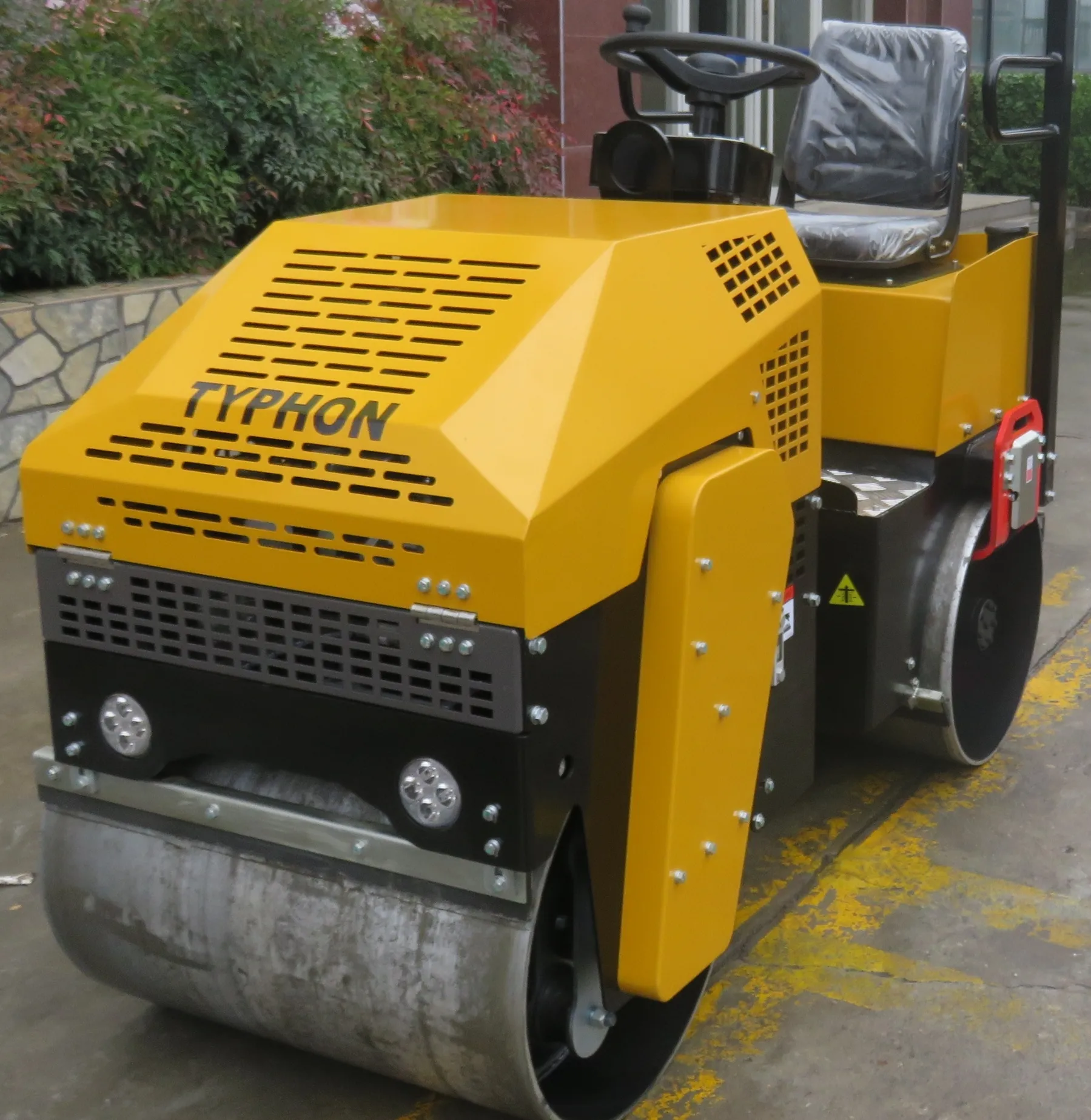 TYPHON FURY 1 Ton Asphalt Roller – image 3