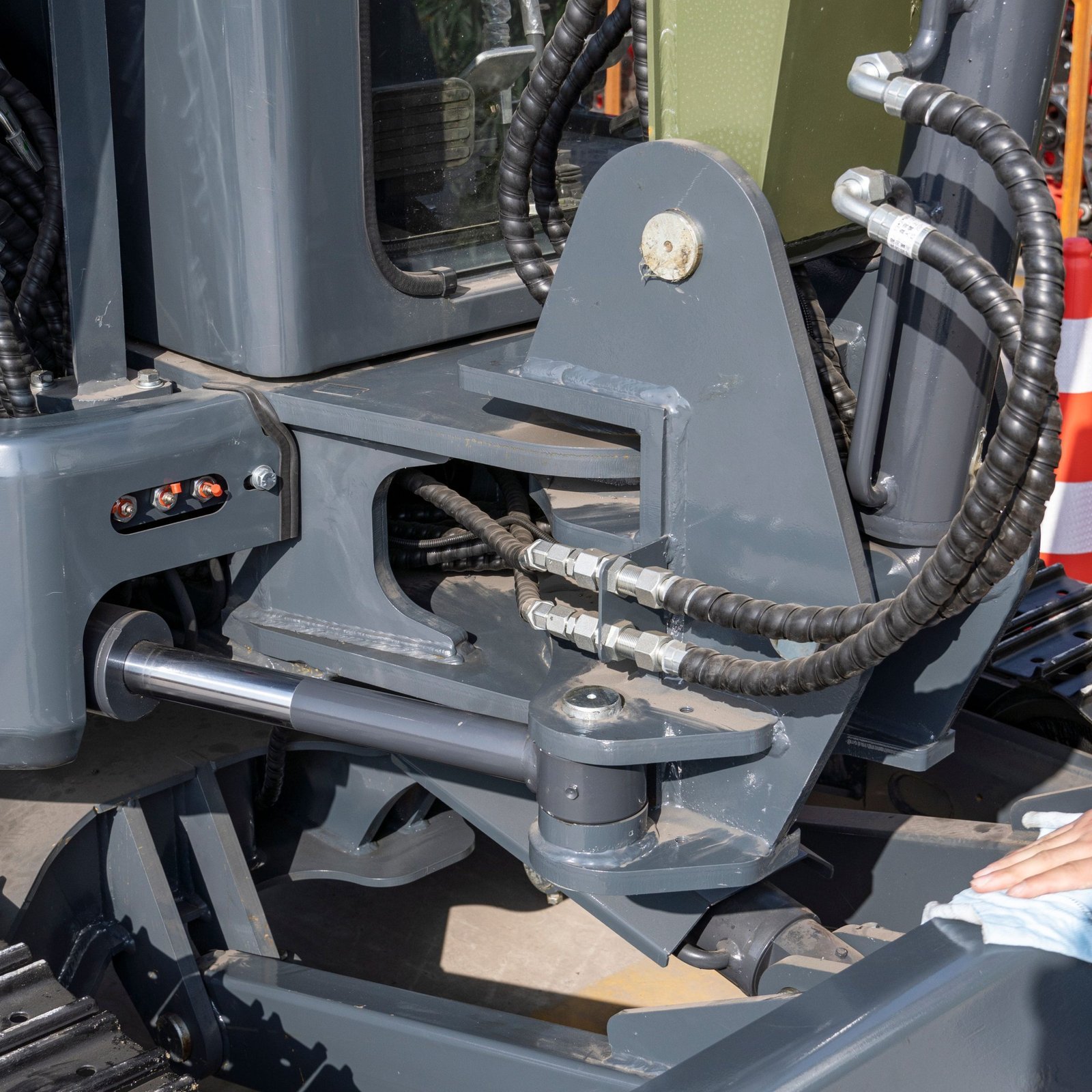 TYPHON KUVUO 4 Ton Cabin Excavator – image 21