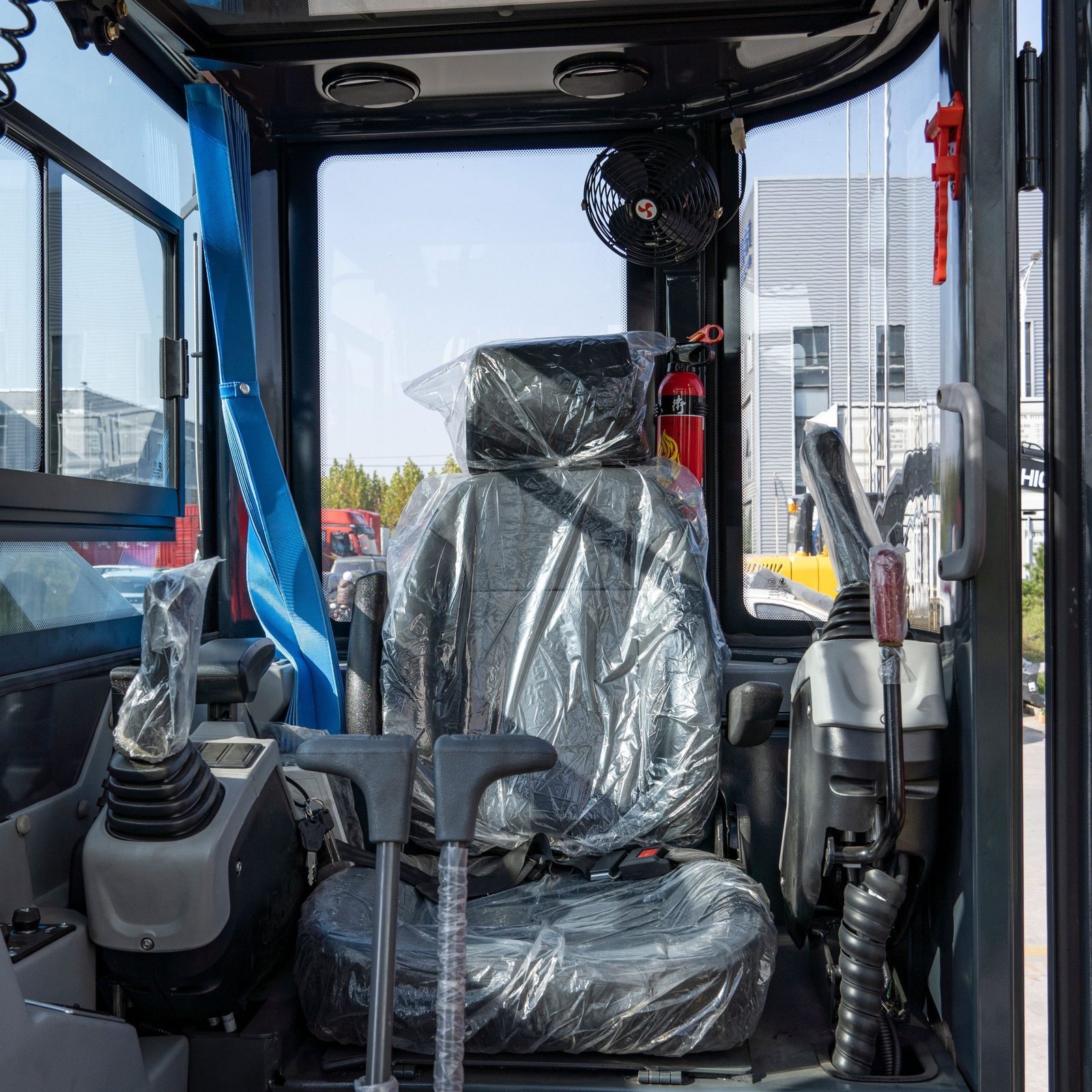 TYPHON KUVUO 4 Ton Cabin Excavator – image 26