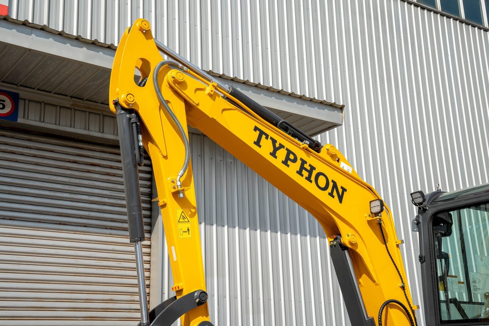 TYPHON NAGA 4 Ton Cabin Excavator – image 19
