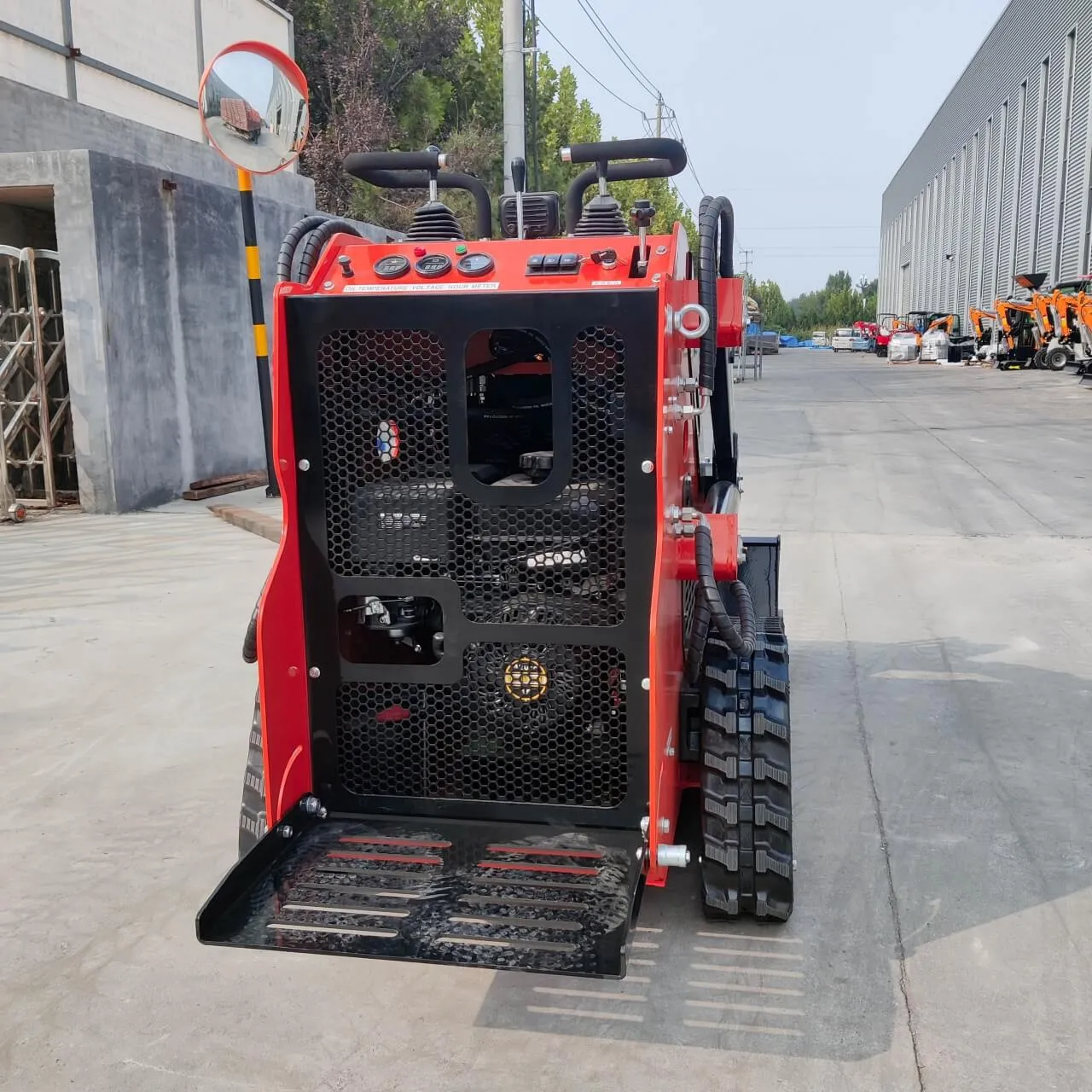TYPHON STOMP 507 Mini Skid Steer – image 5
