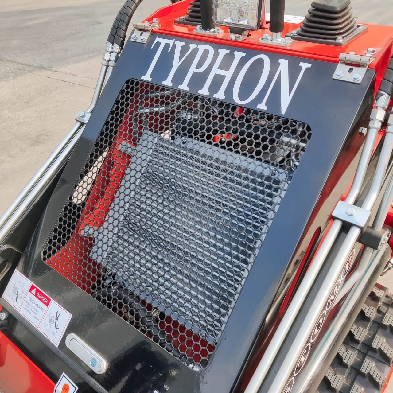 TYPHON STOMP 507 Mini Skid Steer – image 7