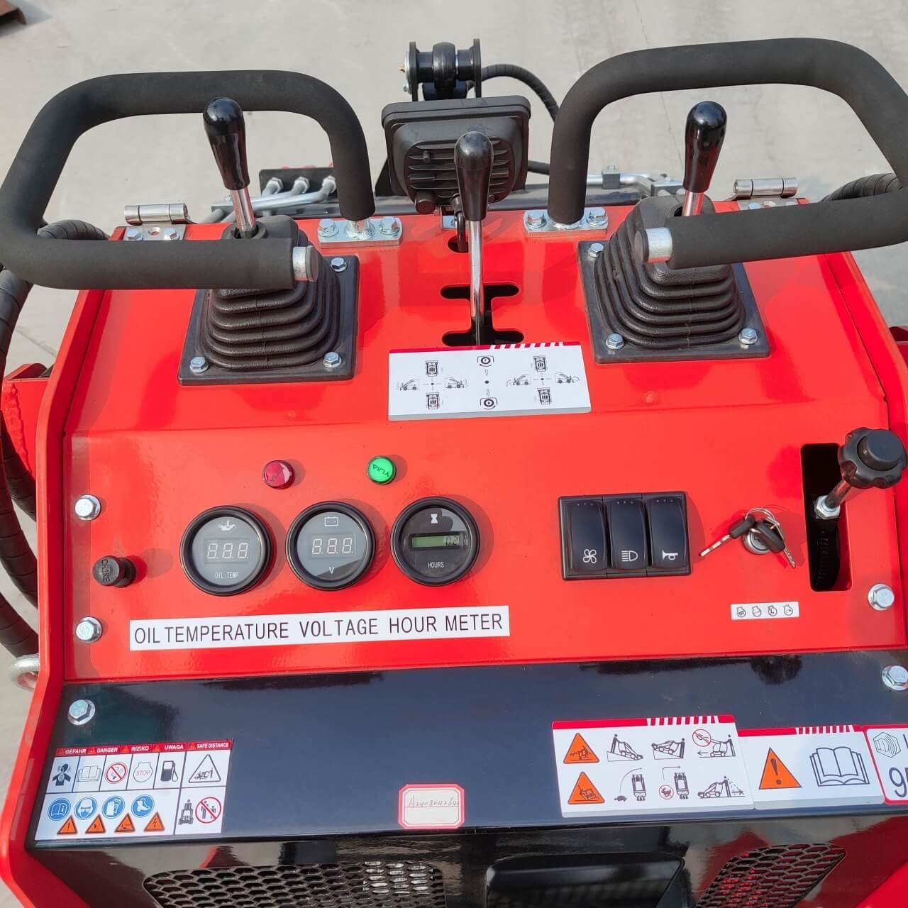 TYPHON STOMP 507 Mini Skid Steer – image 2