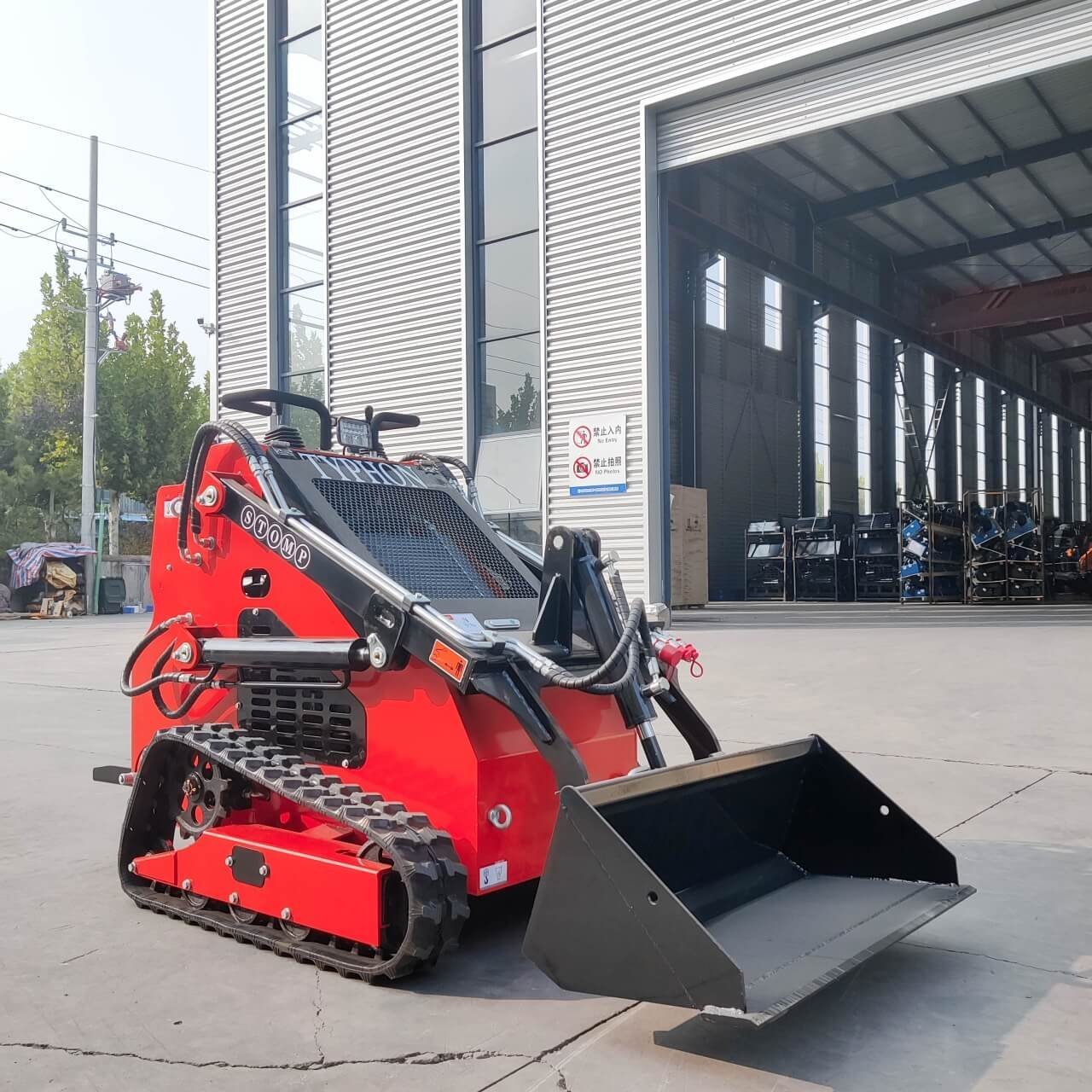 TYPHON STOMP 507 Mini Skid Steer – image 3