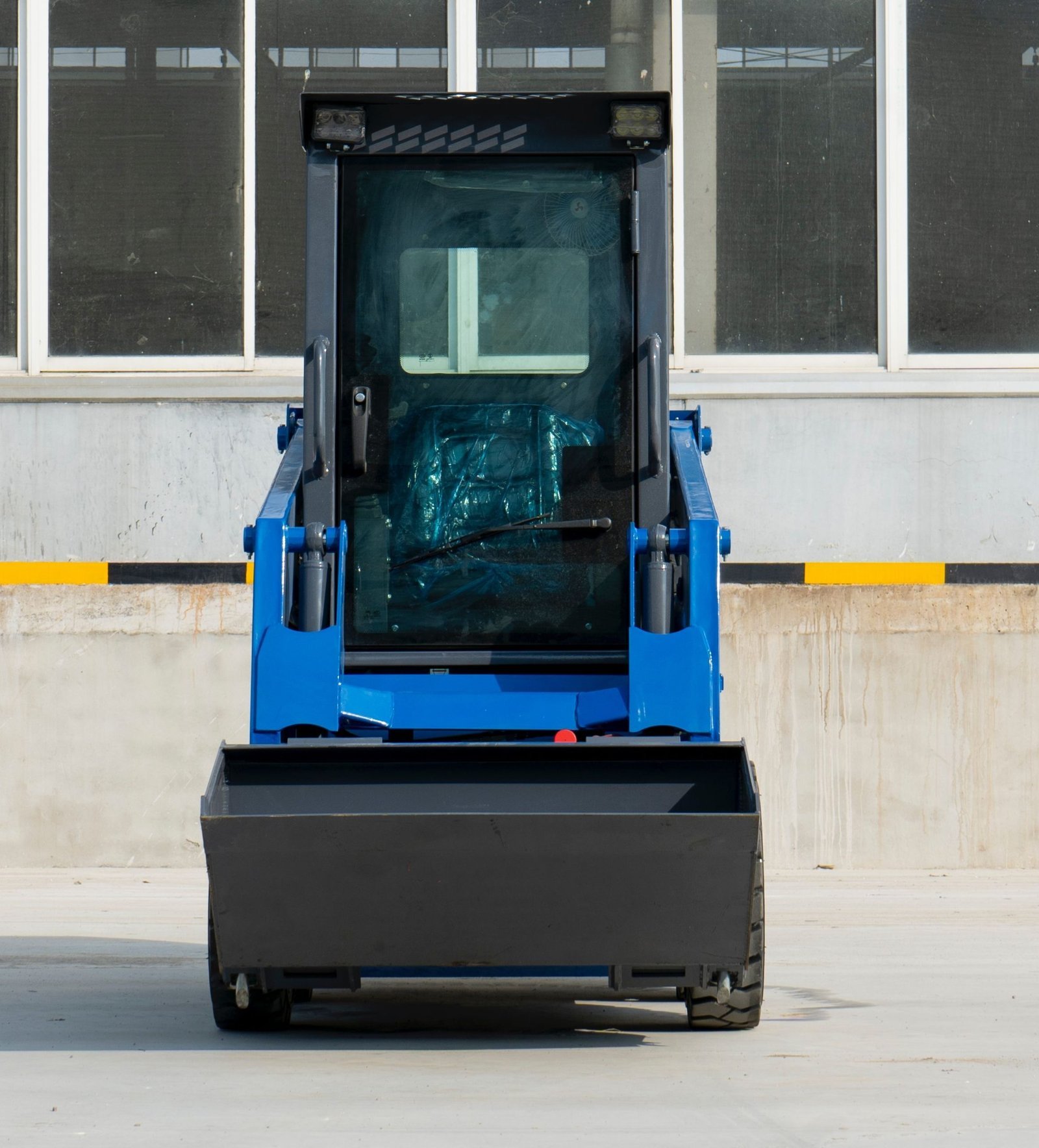 TYPHON STOMP Kubota Mini Skid Steer – image 7