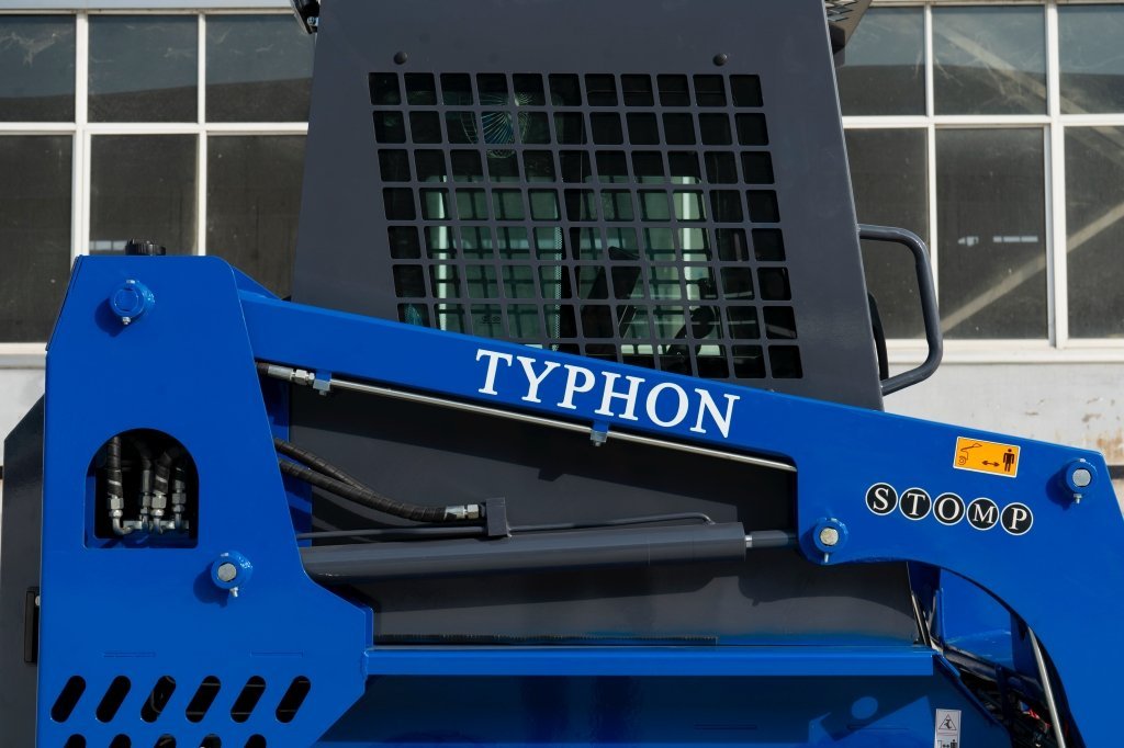 TYPHON STOMP Kubota Mini Skid Steer – image 10