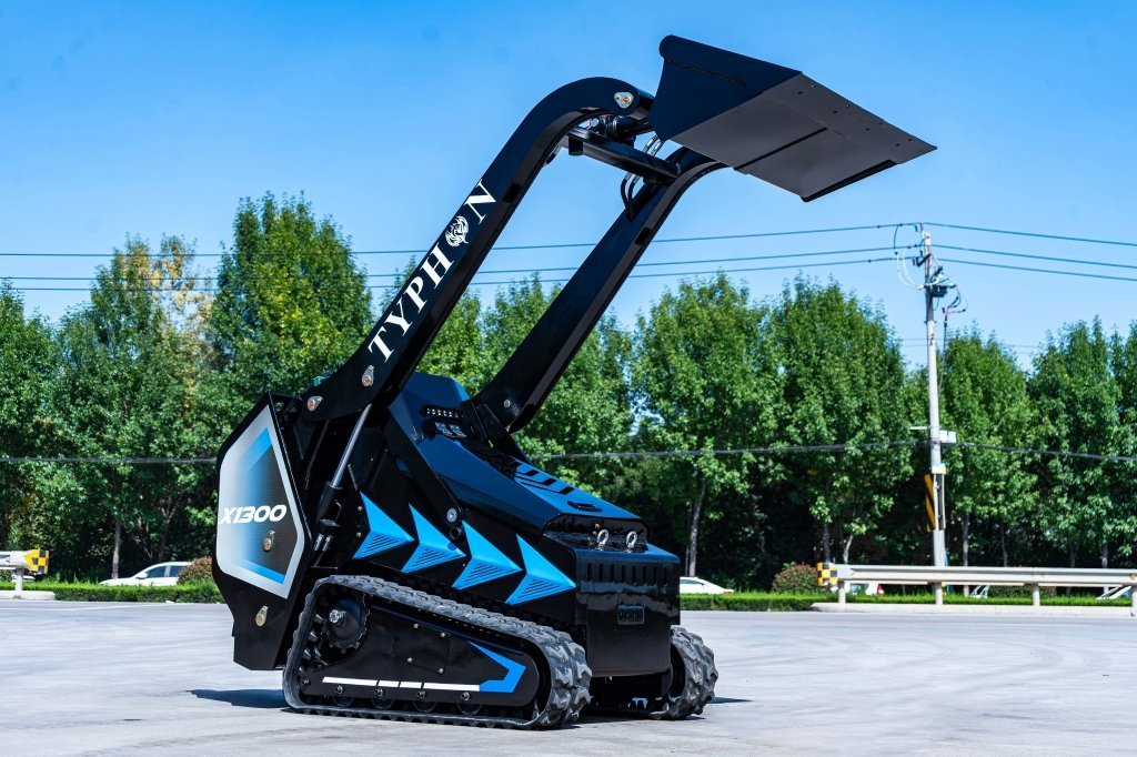 TYPHON STOMP X1300 Mini Skid Steer – image 13