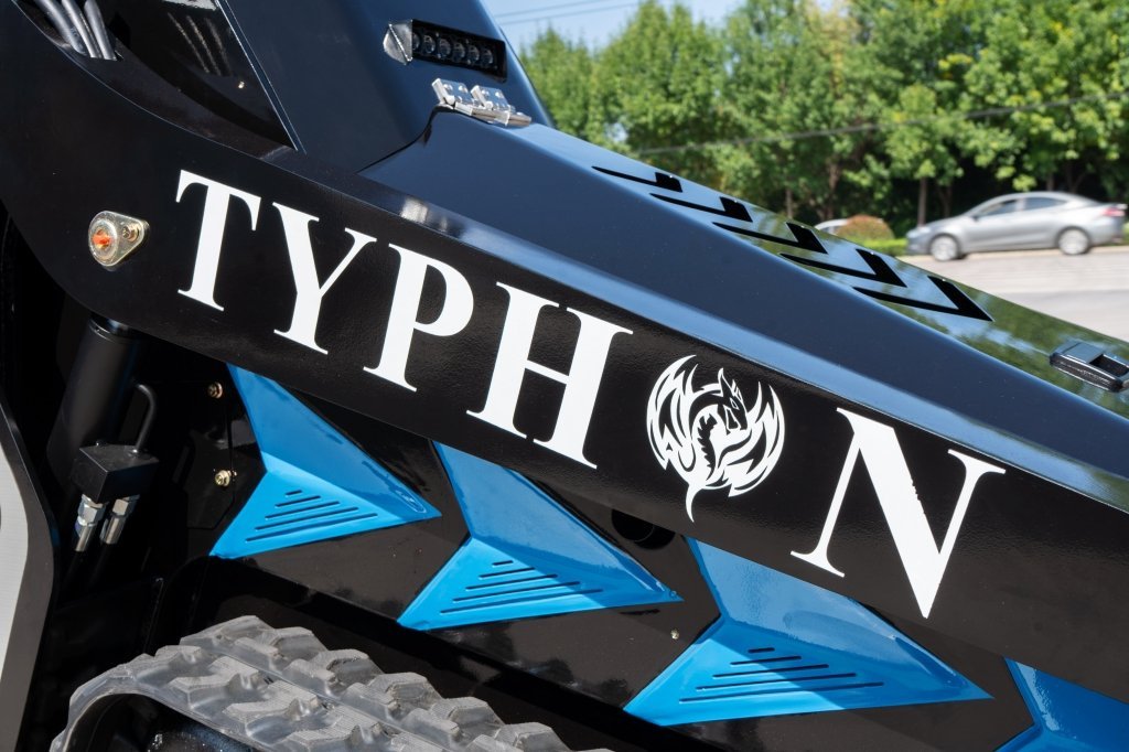 TYPHON STOMP X1300 Mini Skid Steer – image 12