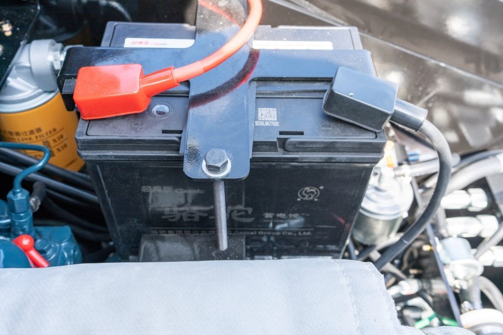 TYPHON STOMP X1300 Mini Skid Steer – image 9