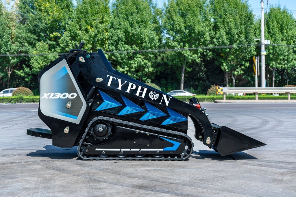 TYPHON STOMP X1300 Mini Skid Steer – image 16