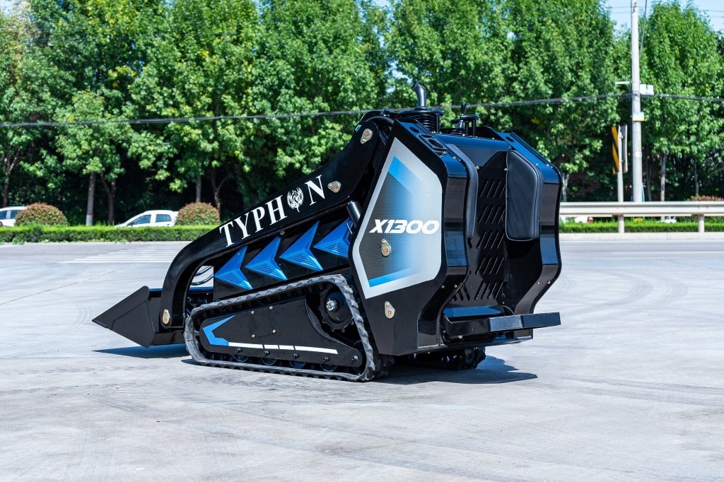 TYPHON STOMP X1300 Mini Skid Steer – image 4