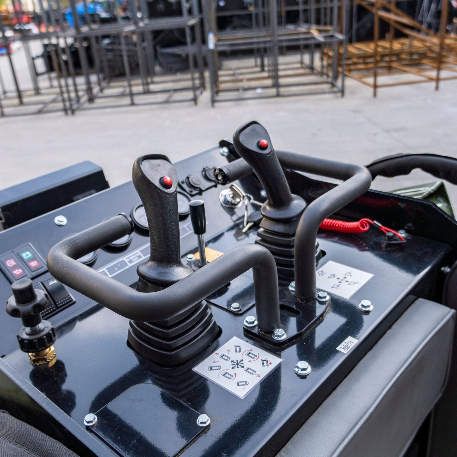 TYPHON STOMP V1000 Diesel Skid Steer – image 27
