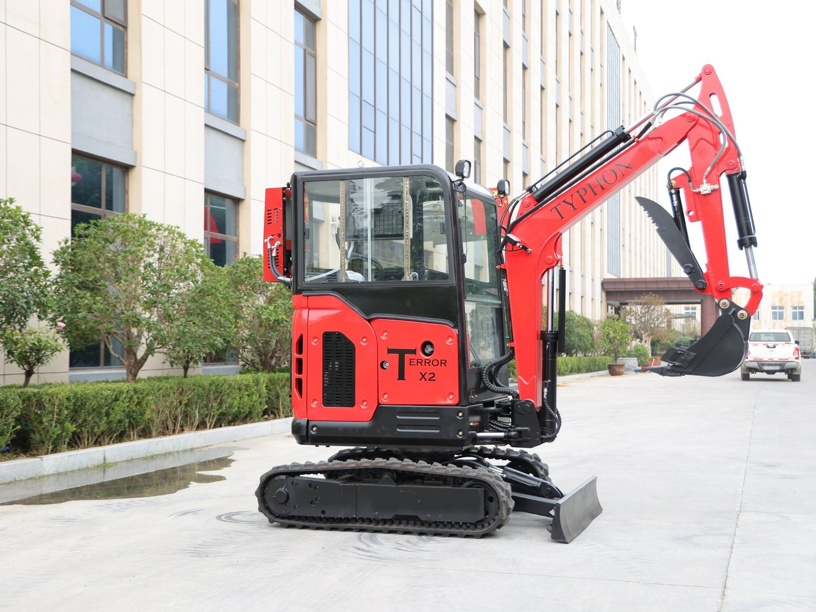 TYPHON TERROR X2 2.7 Ton Excavator – image 4