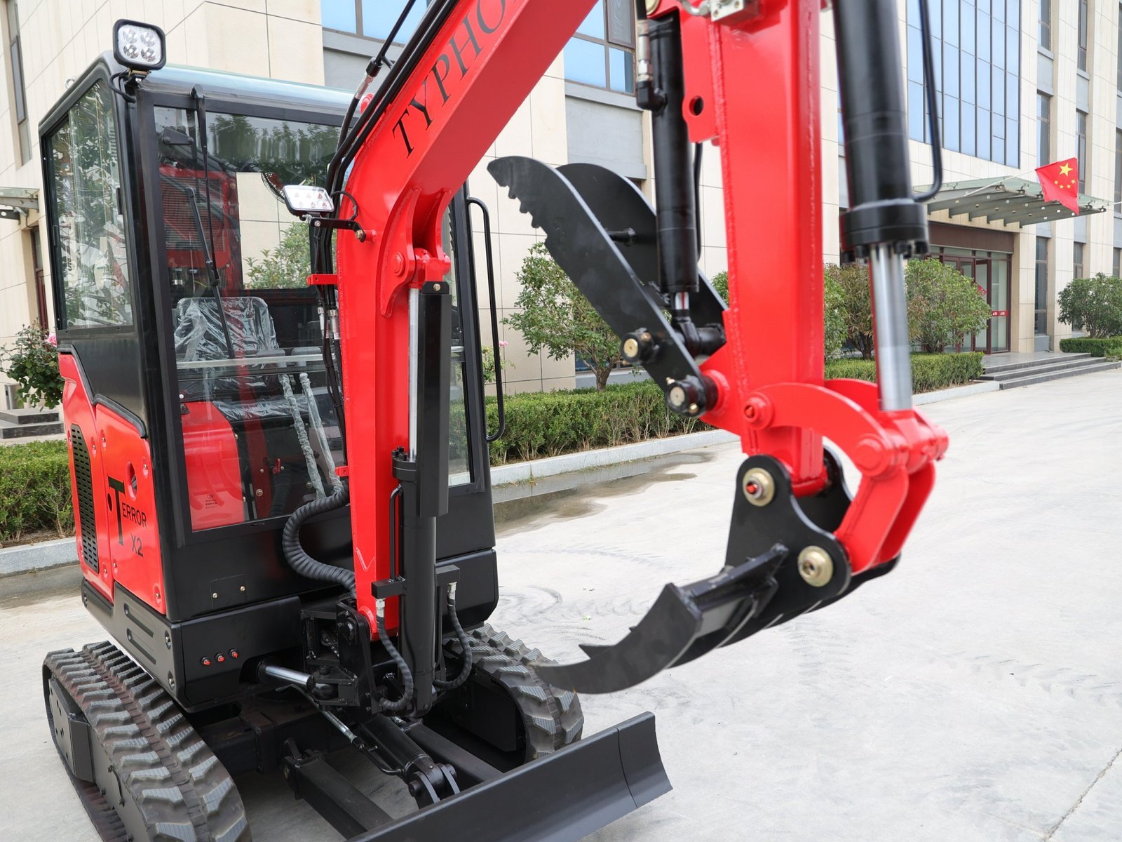 TYPHON TERROR X2 2.7 Ton Excavator – image 7