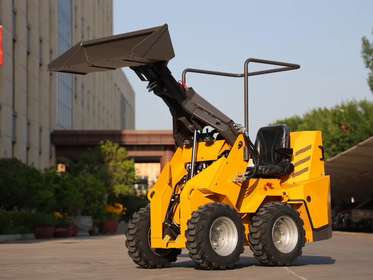 TYPHON Thunder VI Compact Wheel Loader – image 4