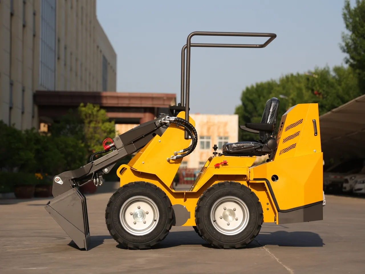 TYPHON Thunder VI Compact Wheel Loader – image 7