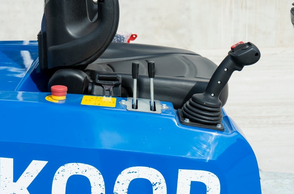 TYPHON Telescopic Wheel Loader 1 Ton – image 9