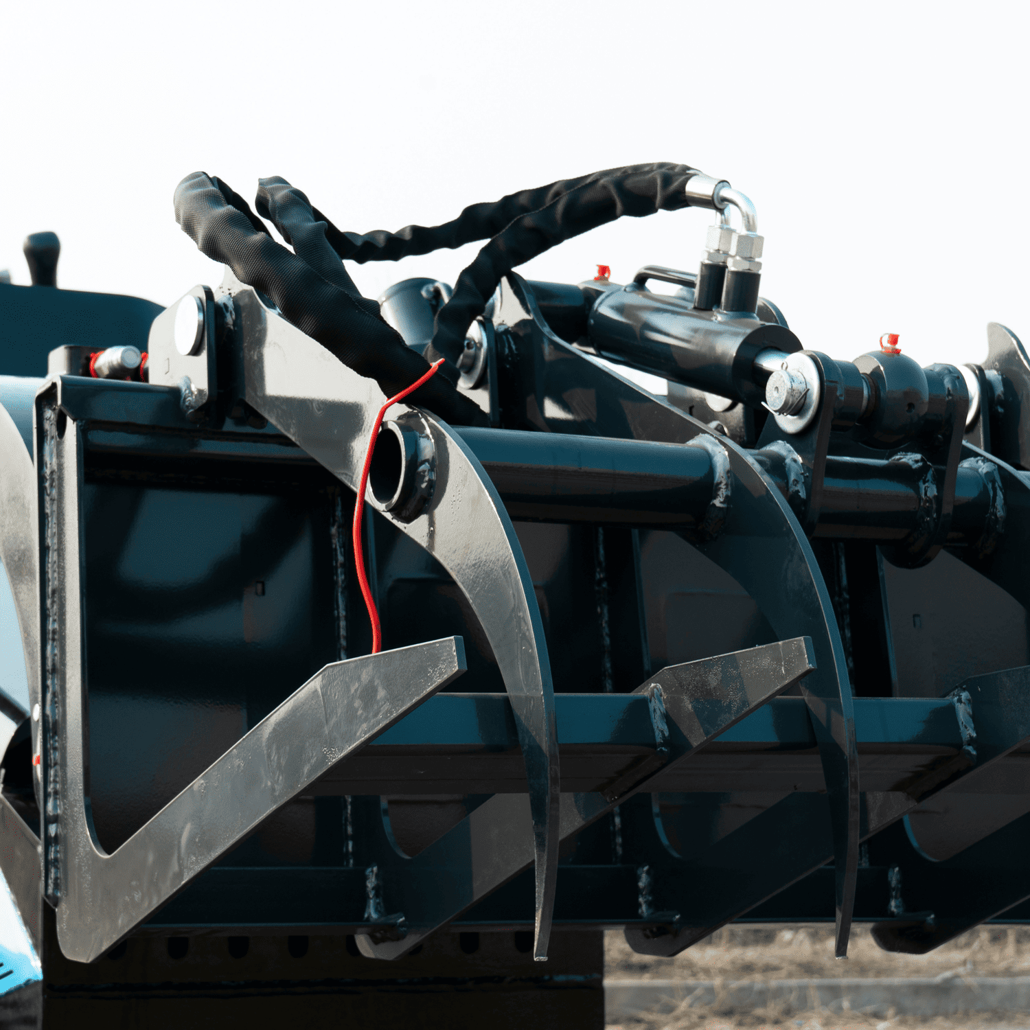 Hydraulic Wood Grabber Attachment Mini Skid Steer TYPHON STOMP X1300 & STOMP 509 – image 2
